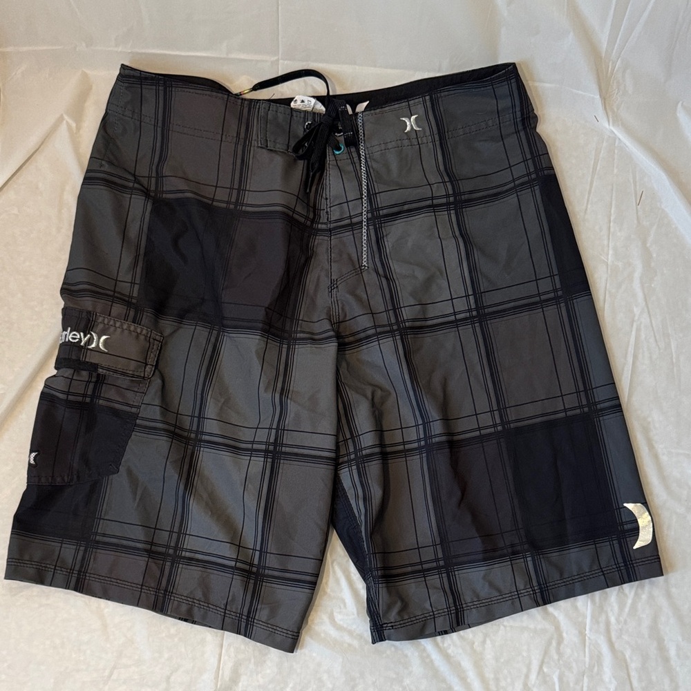 Hurley Men’s board shorts Size (32) “Phantom 20”